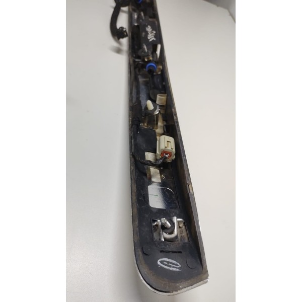 Aplique Moldura Cromada Tampa Traseira Tracker 2014 A 2017