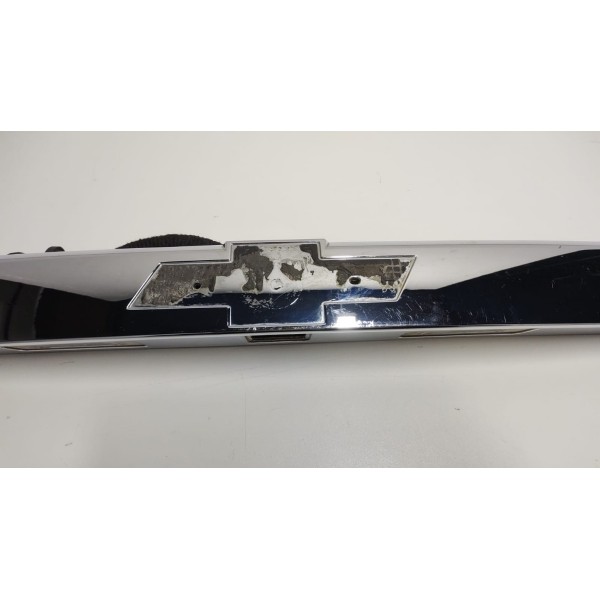 Aplique Moldura Cromada Tampa Traseira Tracker 2014 A 2017