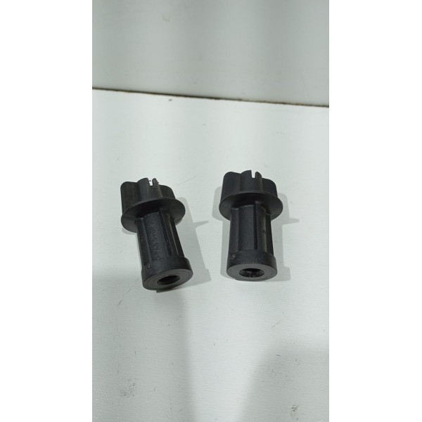 Par Parafuso Fixação Lanterna Ford Focus Hatch 13 A 15