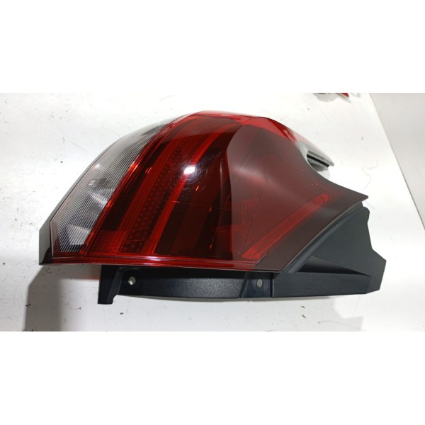 Lanterna Traseira Led L.e Nissan Kicks 21 A 25