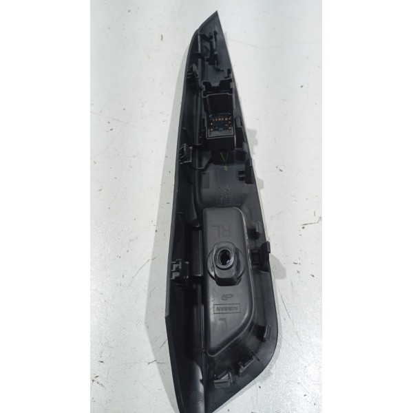 Acabamento Puxador Porta Comando Vidro T.e Nissan Kicks
