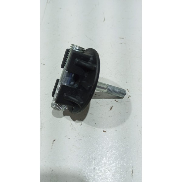 Trava Do Estepe Renault Kwid 17 A 24