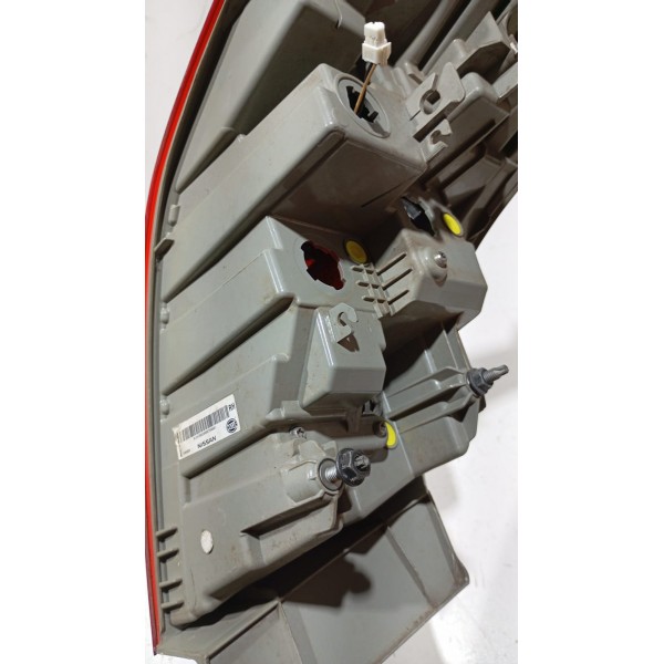 Lanterna Traseira L.e Nissan Sentra 14 A 20