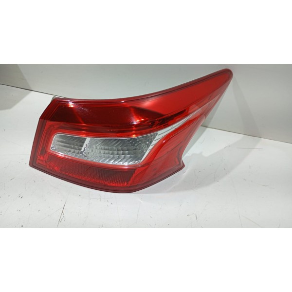Lanterna Traseira L.e Nissan Sentra 14 A 20