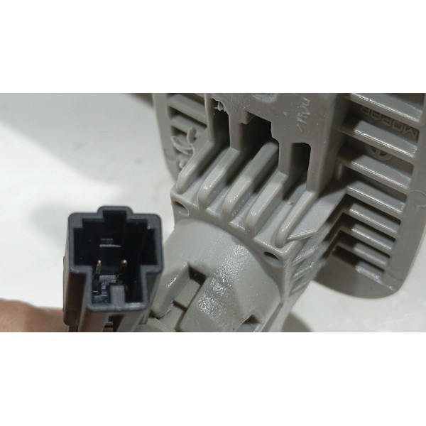 Quebra Sol Com Luz Cortesia L.d Fiat Toro 16 A 23