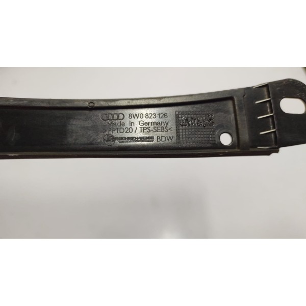 Vedação Lateral L.e Capo Audi A4 17 A 20