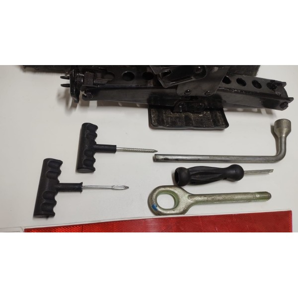 Kit Macaco Gancho Reboque Triangulo Fiat Doblo Adventure